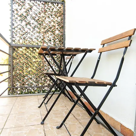 Almaville Mamaia ゲストハウス ナボダリ