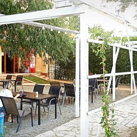 Guest house Almaville Mamaia 3*