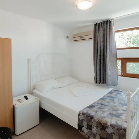 Almaville Mamaia Guest house 3*