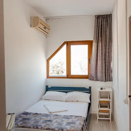 Almaville Mamaia Guest house