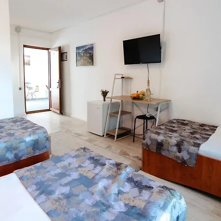 Πανσιόν Almaville Mamaia 3*