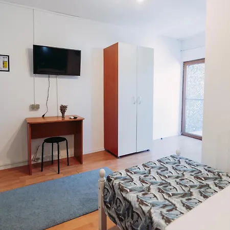 Almaville Mamaia Guest house