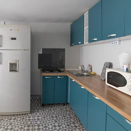 Almaville Mamaia Guest house