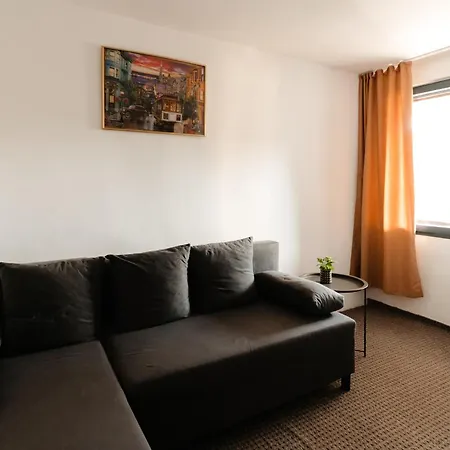 Almaville Mamaia Guest house
